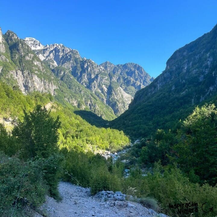 Camino a cascada de las Grunas