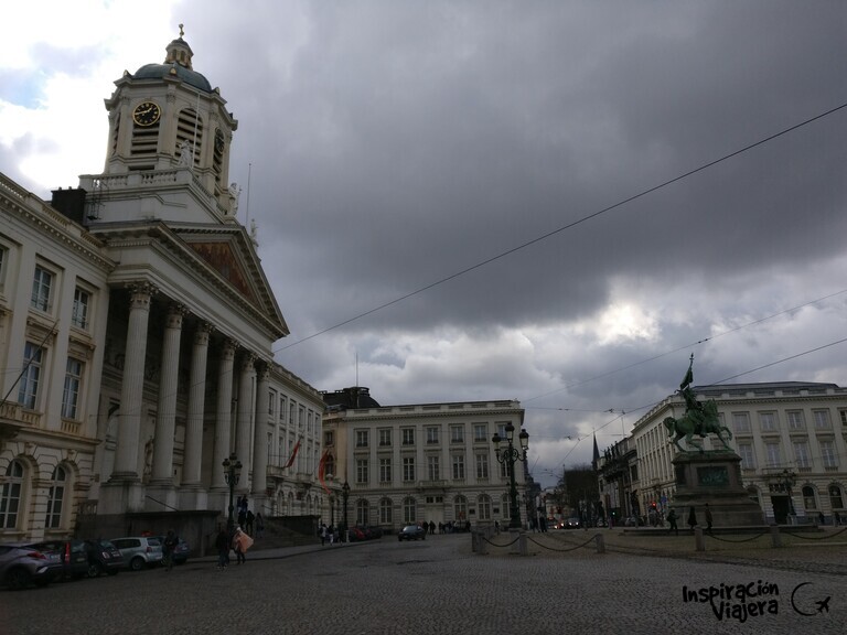 Plaza Real - Estatua de Godofredo de Bullón - Iglesia de Santiago