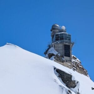 Vista del observatorio Sphinx desde el Jungfraujoch Plateau