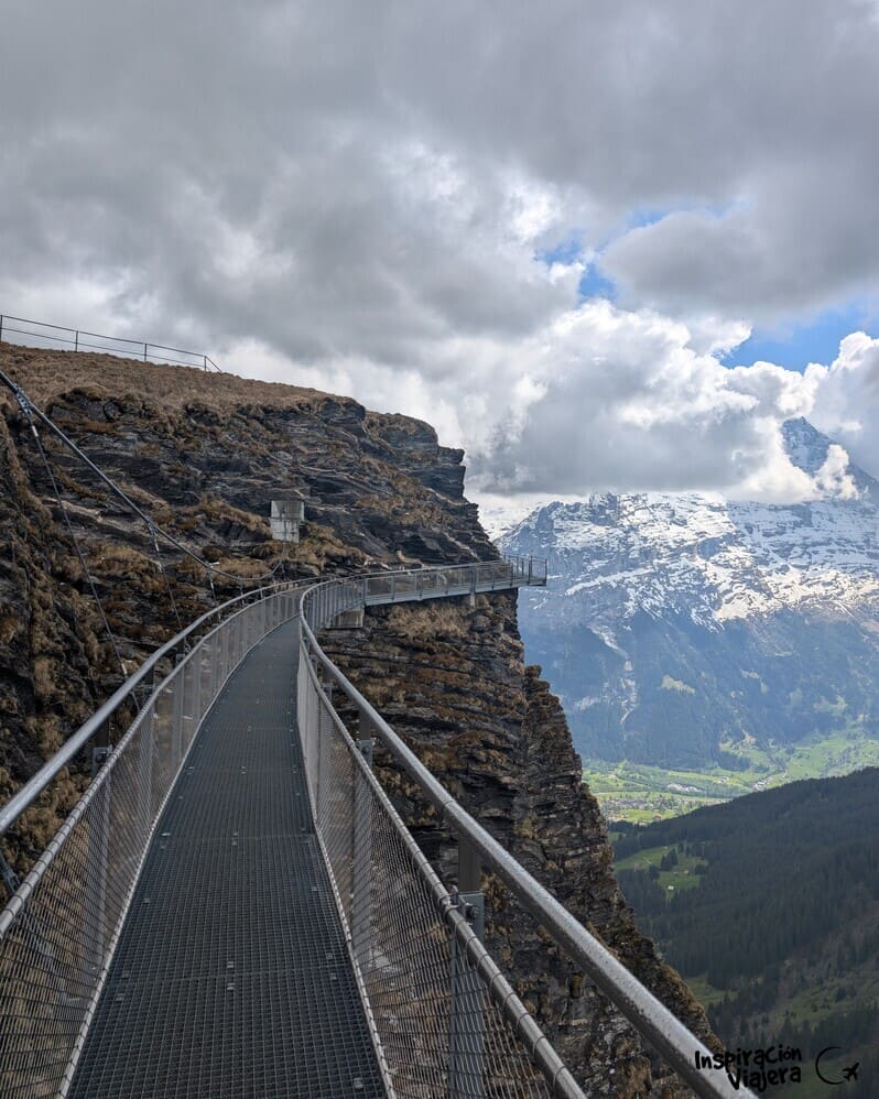 Puente colgante en Suiza
