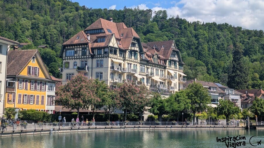 Paseando por el río Aar de Thun