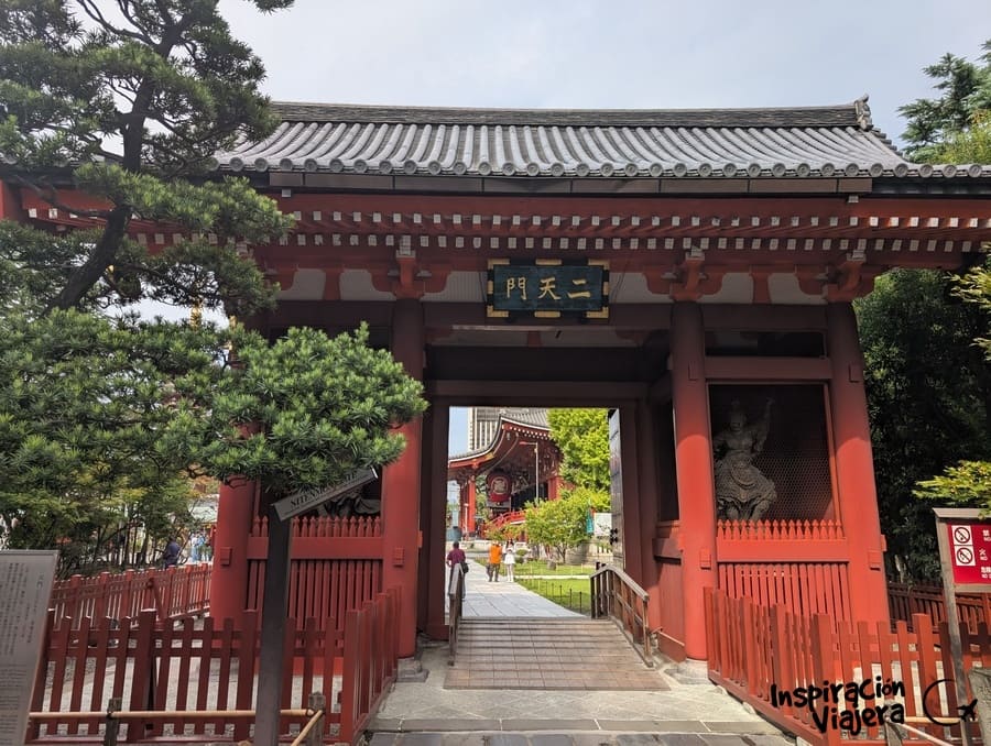 Puerta Nitenmon del Sensō-ji en Asakusa, Tokio.