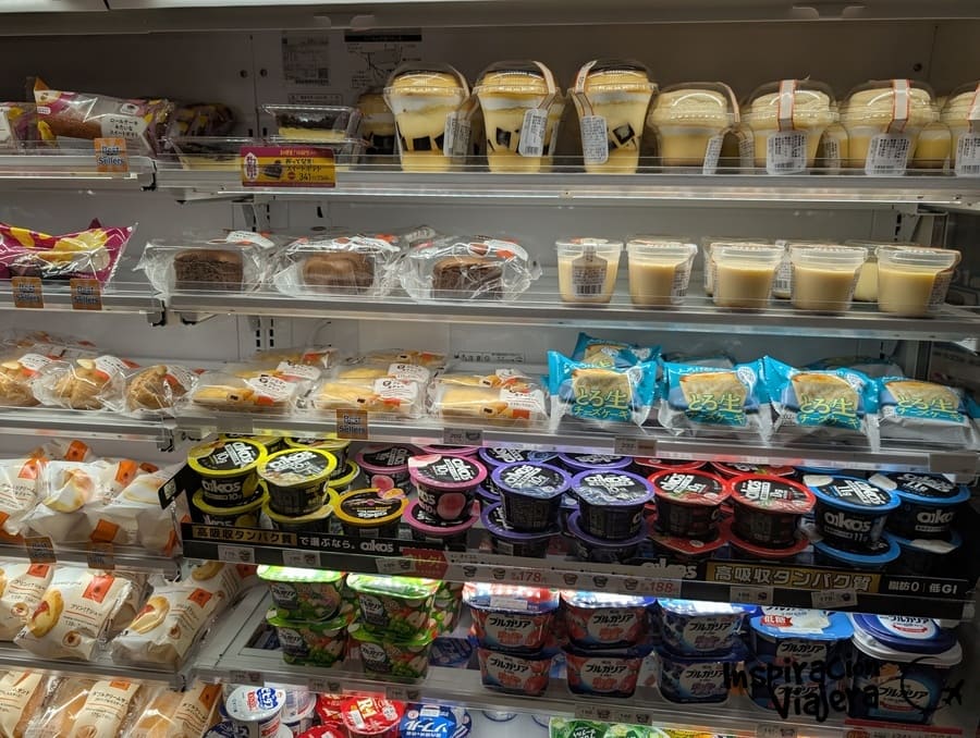 Postres de konbini en Japón