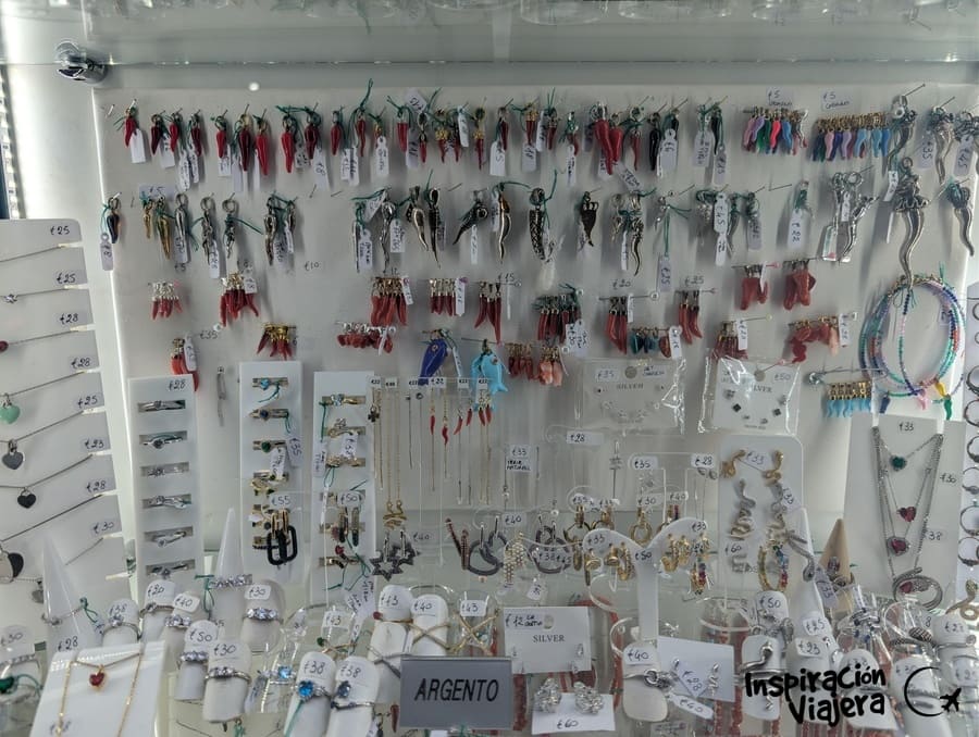 Dónde comprar los cuernos de coral en Nápoles