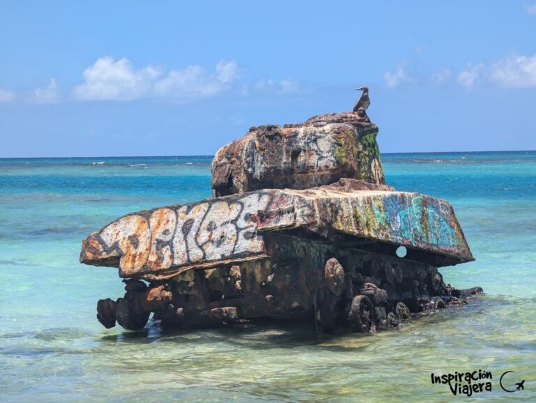 Tanques de Playa Flamenco en Culebra