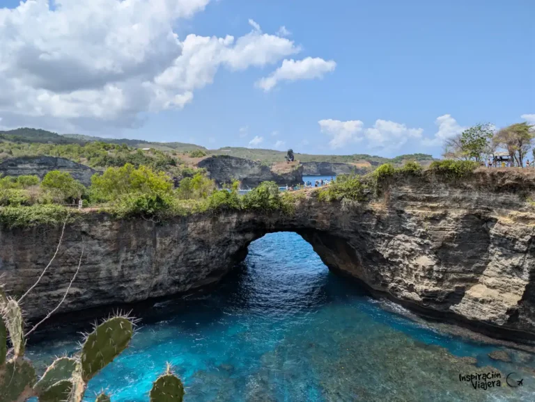 Arco natural de roca de Broken Beach en Nusa Penida
